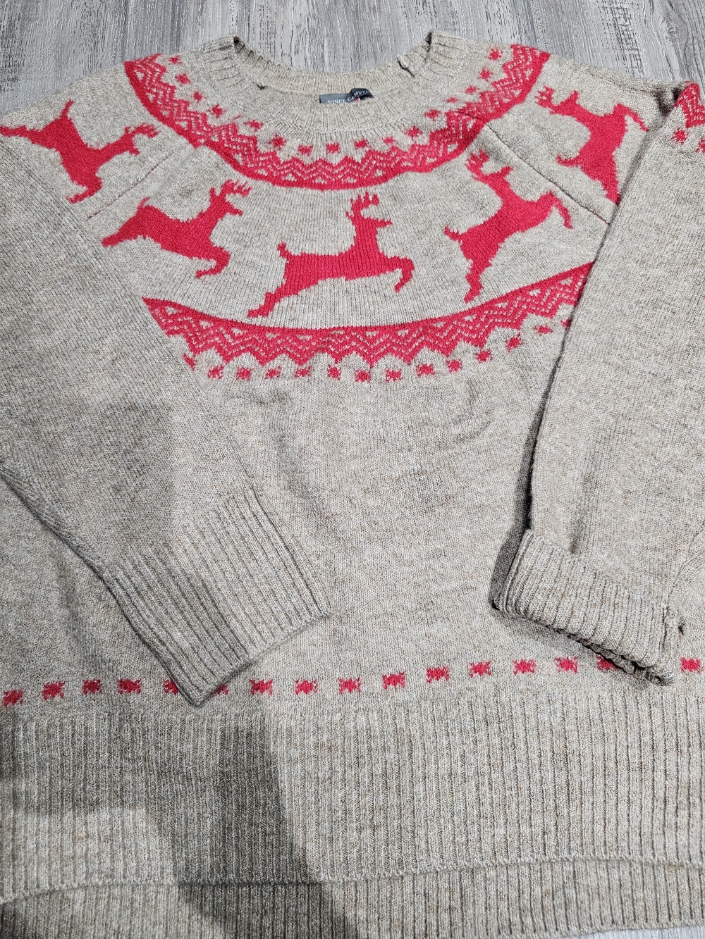 Vince Women's Crewneck Sweater - Beige with Red Reindeer Yoke